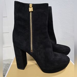Glam Black Platform Heeled Booties with Gold Zipper